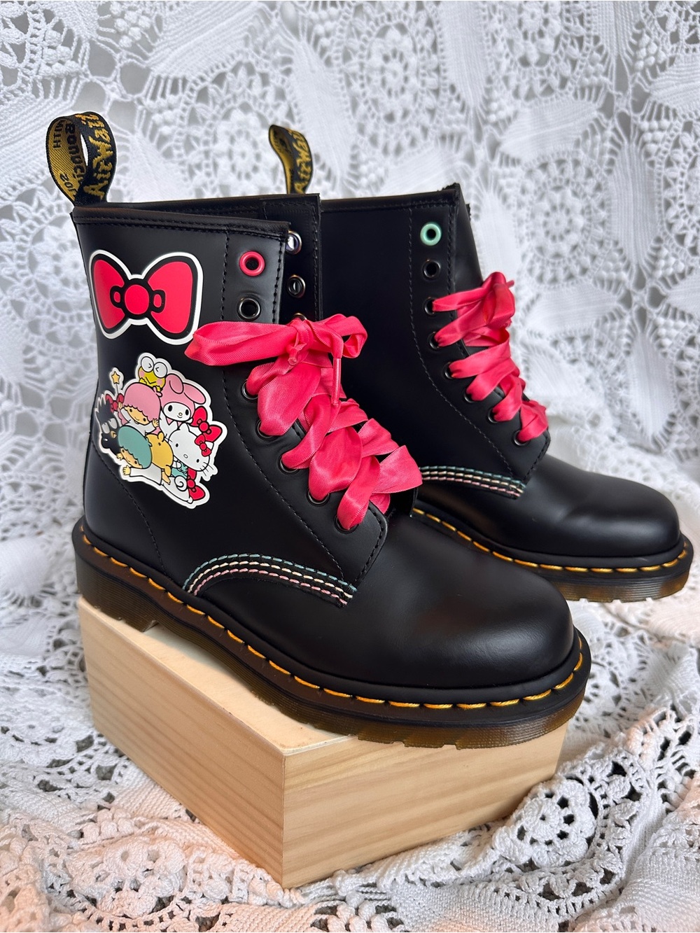 Discontinued Dr. Martens x Sanrio Hello Kitty & Friends 1460 Boots Size 6 NIB